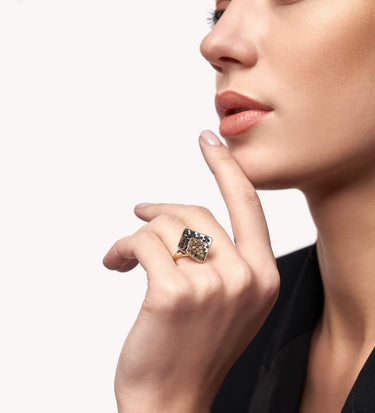 Femme Gold Signet Ring